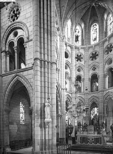 Vue intérieure de la croisée et du choeur