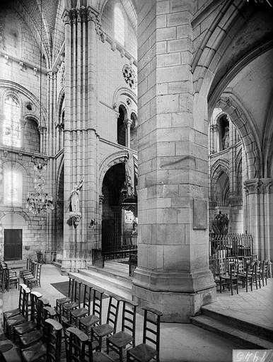 Vue intérieure du transept vers le nord-est