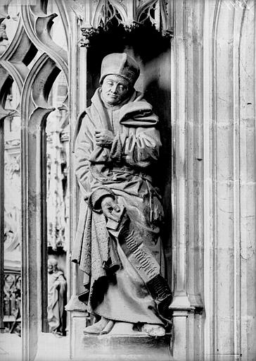 Clôture du choeur : statue