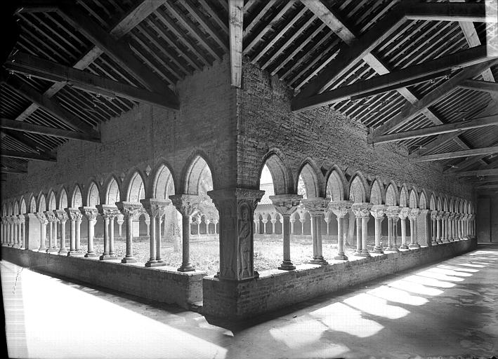 Cloître : Vue intérieure des galeries nord et est