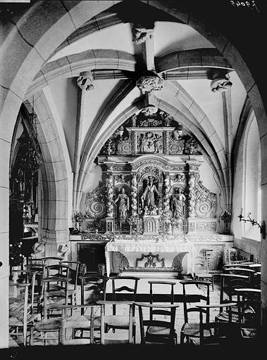 Vue intérieure d'une chapelle