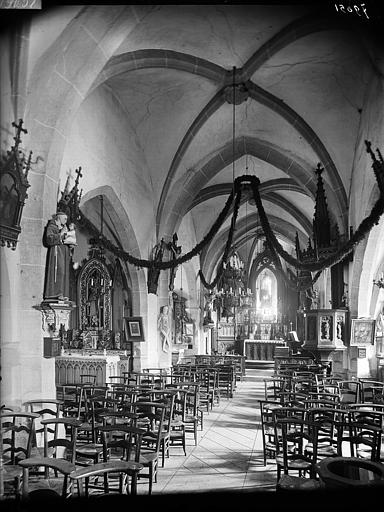 Vue intérieure de la nef vers le choeur