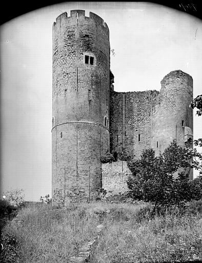 Façade est (Donjon circulaire du 13e siècle)