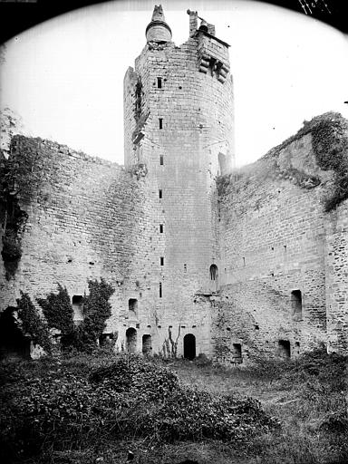 Cour intérieure : Donjon circulaire