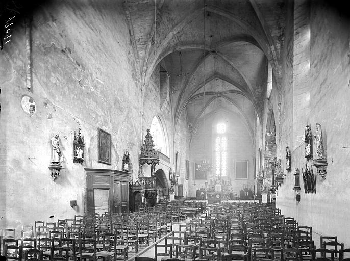 Vue intérieure de la nef vers le choeur