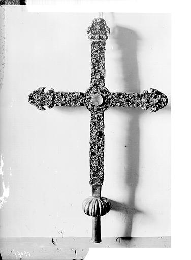 Croix. Croix reliquaire et de procession