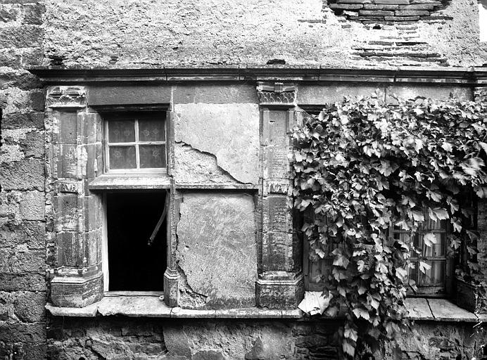 Façade sur rue : Fenêtres