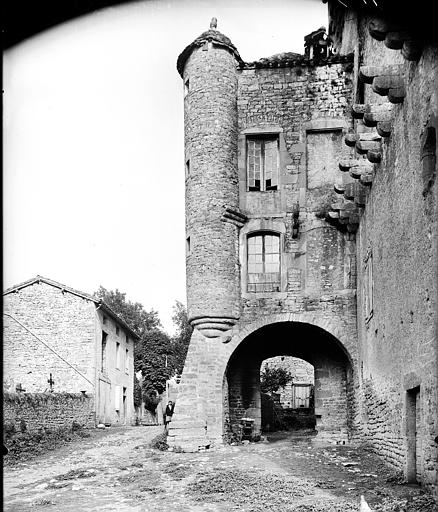 Châtelet d'entrée au sud