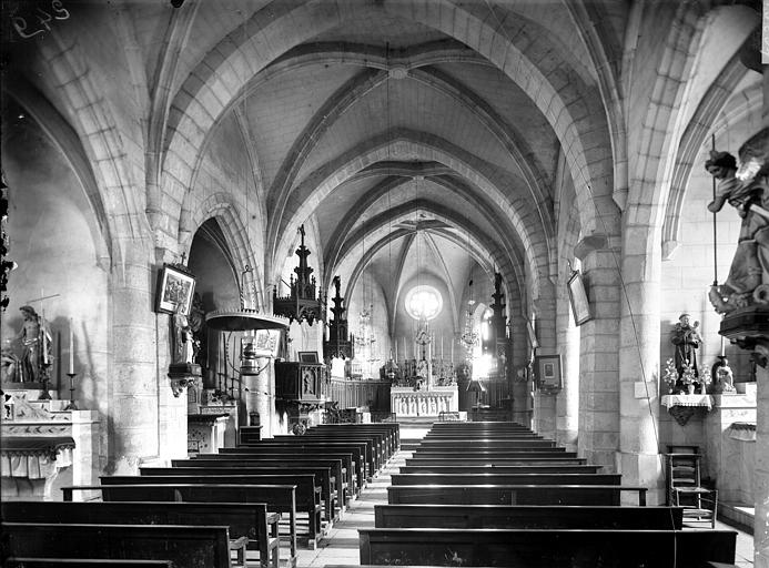 Vue intérieure de la nef vers le choeur