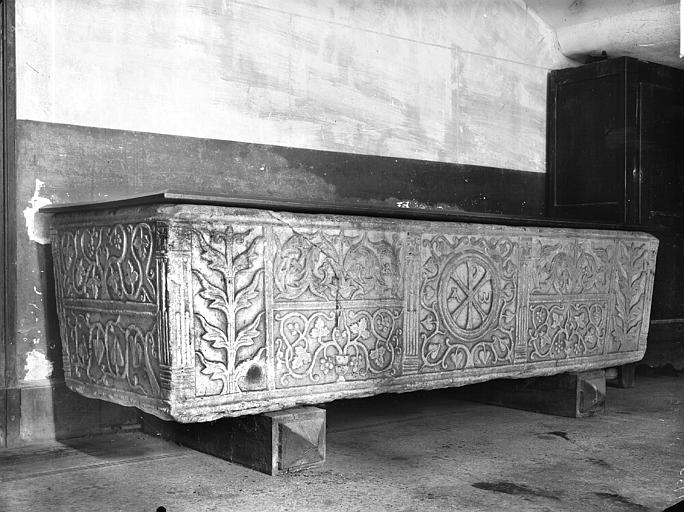 Sarcophage de saint Alain. Sarcophage de saint Alain