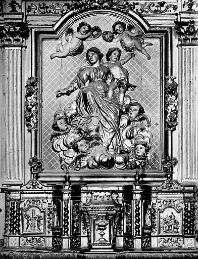 Chapelle de la Vierge, détail. Choeur : Retable de la Vierge au rosaire (détail)