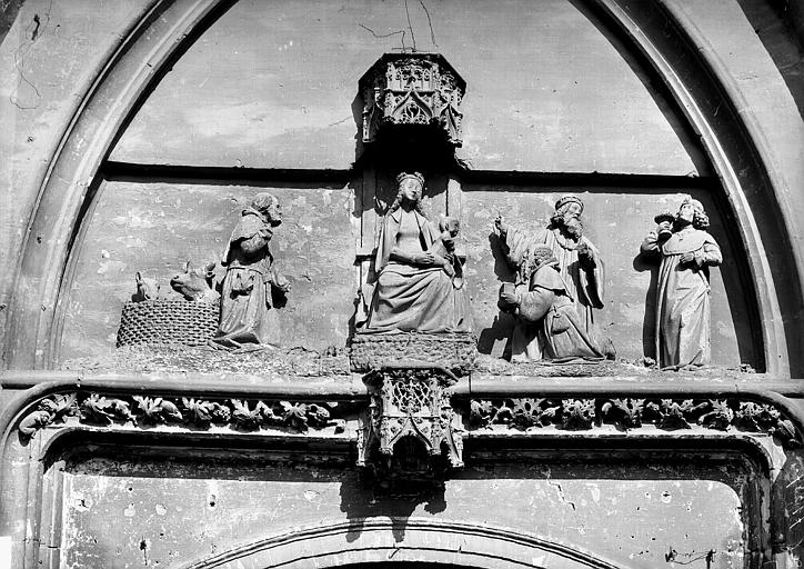 Portail de la façade sud. Tympan : Vierge à l'Enfant et Adoration des Mages