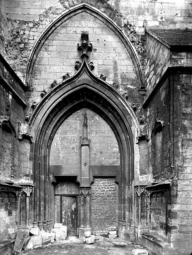 Portail de la façade nord dit de Louis XIV