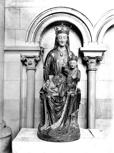 Statue de Notre-Dame-des-Miracles, de face. Statue en bois peint : Vierge à l'Enfant dite Notre-Dame-des-Miracles (face)