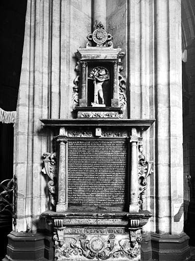 Monument commémoratif de Jean de Bur, échevin de Saint-Omer, et de sa femme - © Ministère de la Culture (France), Médiathèque du patrimoine et de la photographie, diffusion RMN-GP