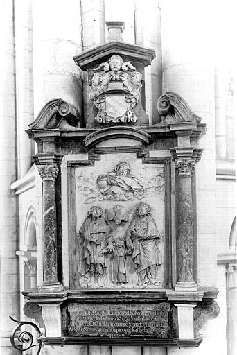 Bas-relief de J.M. de Marnix. Monument funéraire funéraire de Jean-Marie de Marnix : La Sainte Famille et la sainte Trinité - © Ministère de la Culture (France), Médiathèque du patrimoine et de la photographie, diffusion RMN-GP