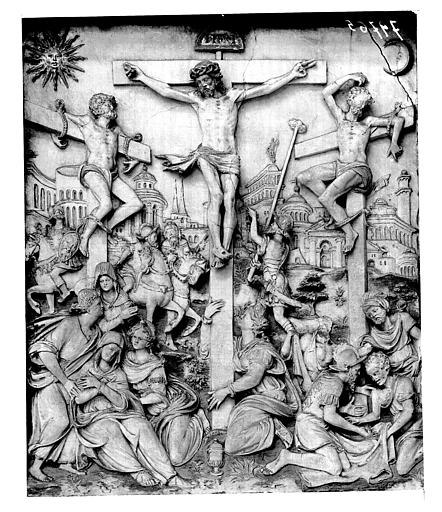 Bas-relief, Crucifixion. Haut-relief : La Crucifixion