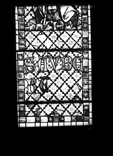 Vitrail du choeur, 14e fenêtre haute : Inscription 'S. Aubert'