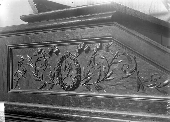 Petit orgue : Détail du sécor sculpté