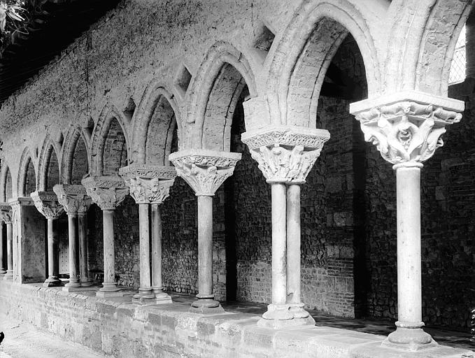 Cloître, travées