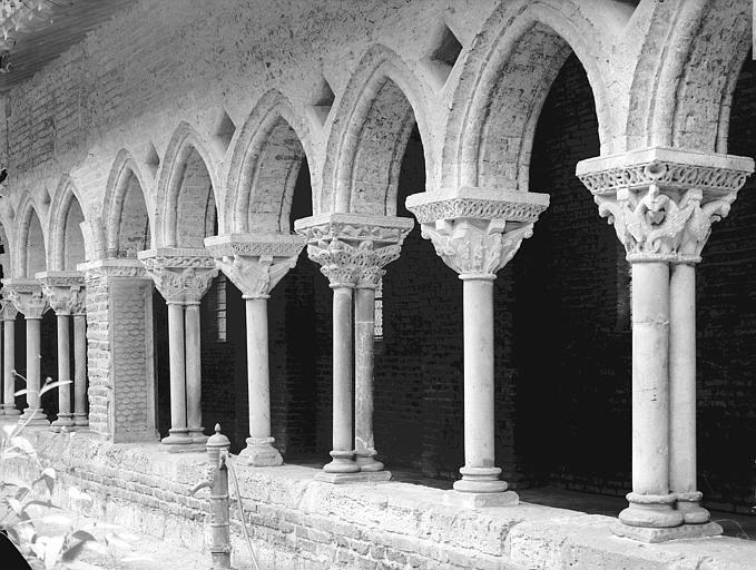 Cloître, travées