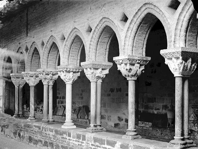 Cloître, travées