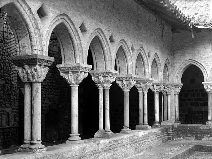 Cloître, travées