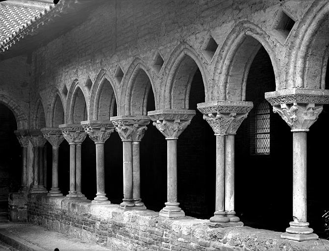 Cloître, travées