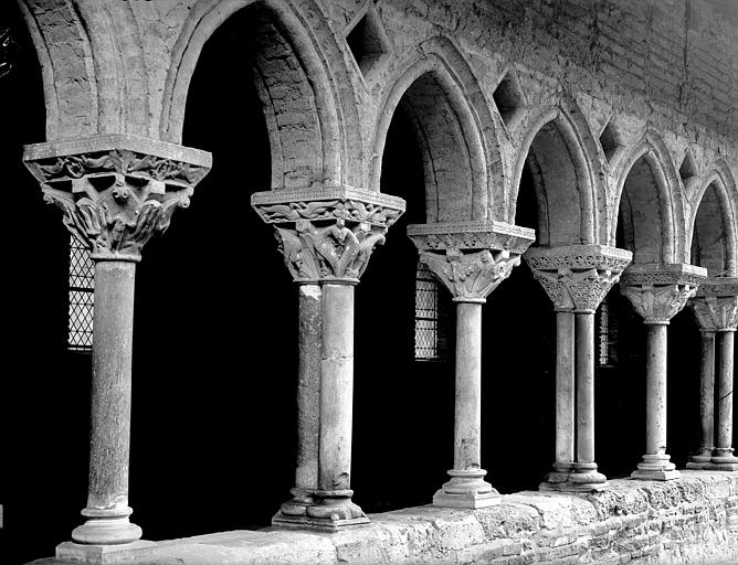 Cloître, travées