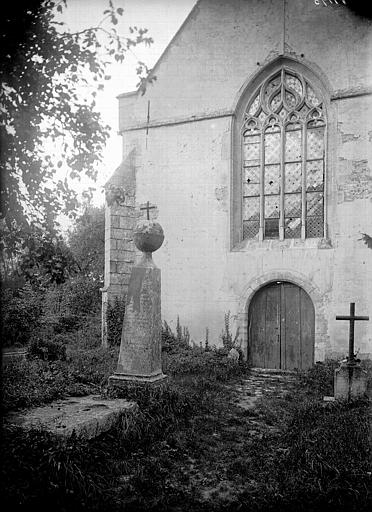 Portail et fenêtre, à l'ouest