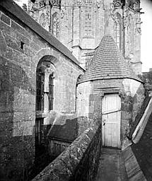 Tourelle d'escalier faisant communiquer le sommet du châtelet avec Belle-Chaise