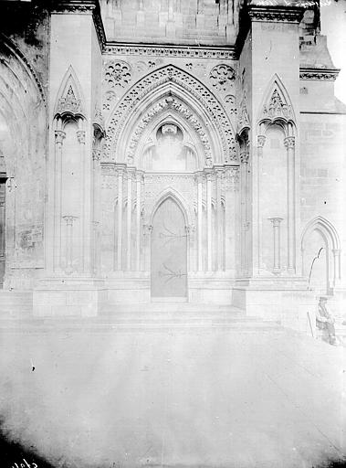 Porte de droite de la façade ouest