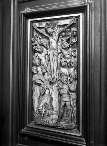 Bas-relief en albâtre anglais, Crucifixion