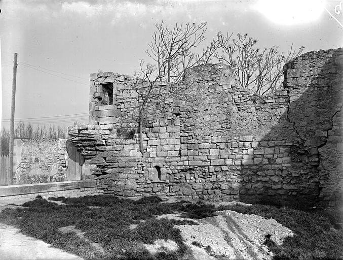 Remparts le long du Rhône