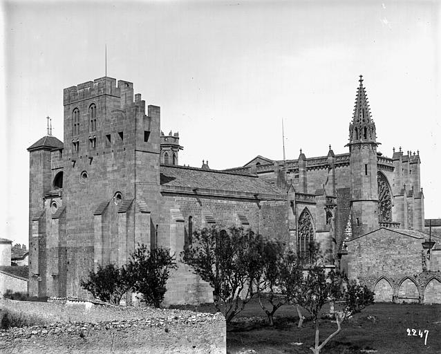 Remparts et église Saint-Nazaire