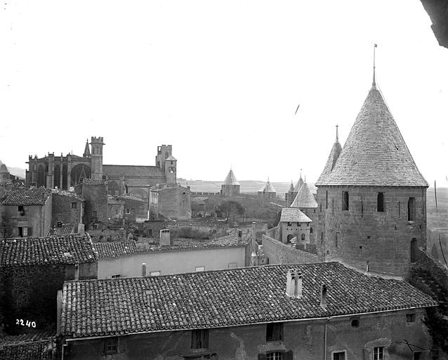 Remparts et église Saint-Nazaire