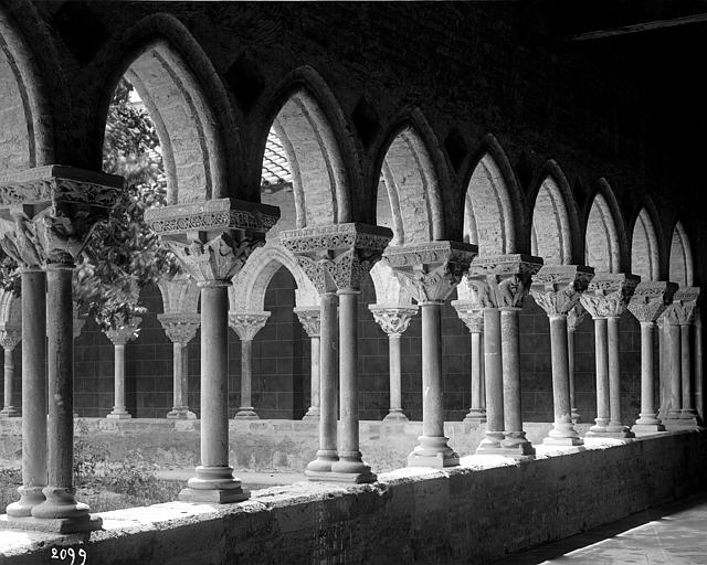 Cloître, galerie