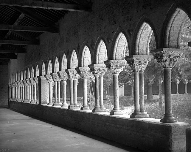 Cloître, galerie