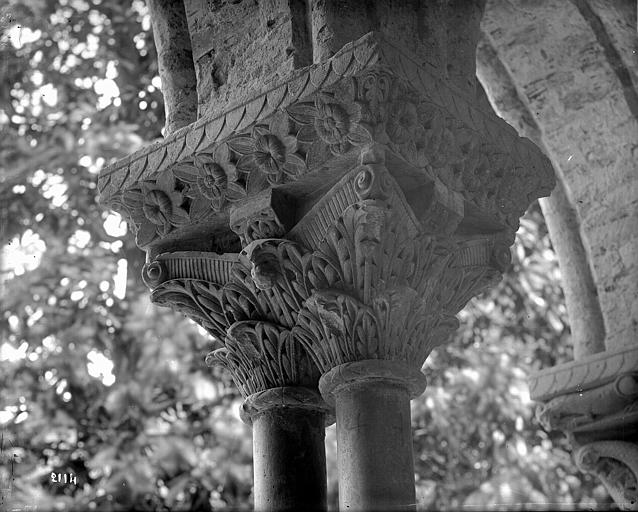 Cloître, chapiteaux