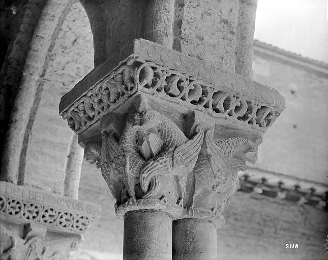 Cloître, chapiteaux