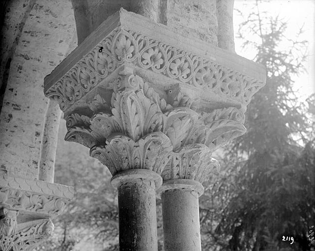 Cloître, chapiteaux