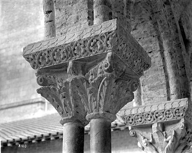 Cloître, chapiteaux