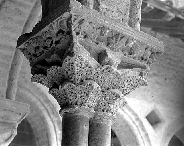 Cloître, chapiteaux