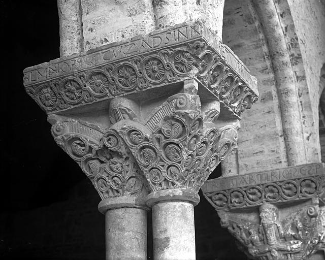 Cloître, chapiteaux