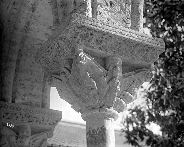 Cloître, chapiteaux