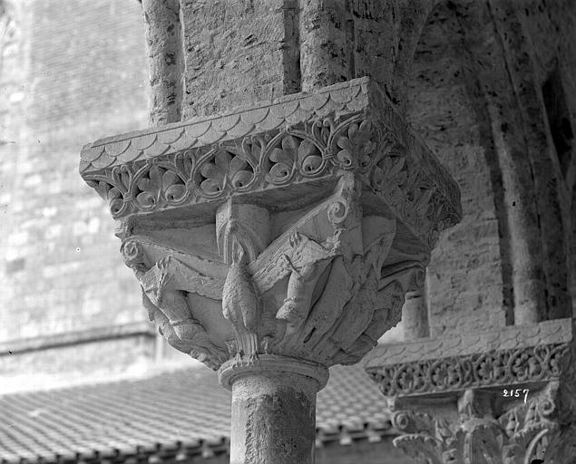 Cloître, chapiteaux