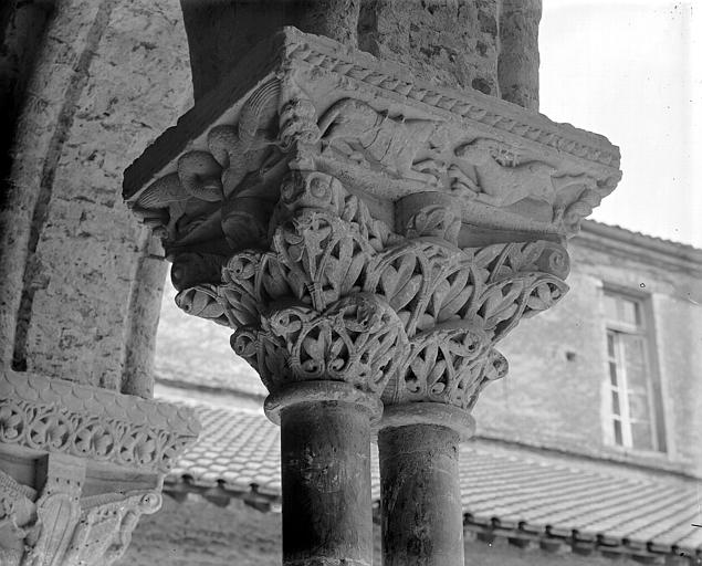 Cloître, chapiteaux