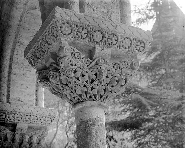 Cloître, chapiteaux