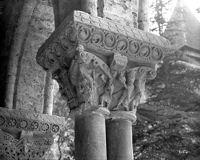 Cloître, chapiteaux