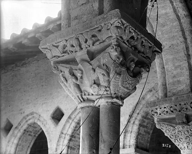 Cloître, chapiteaux